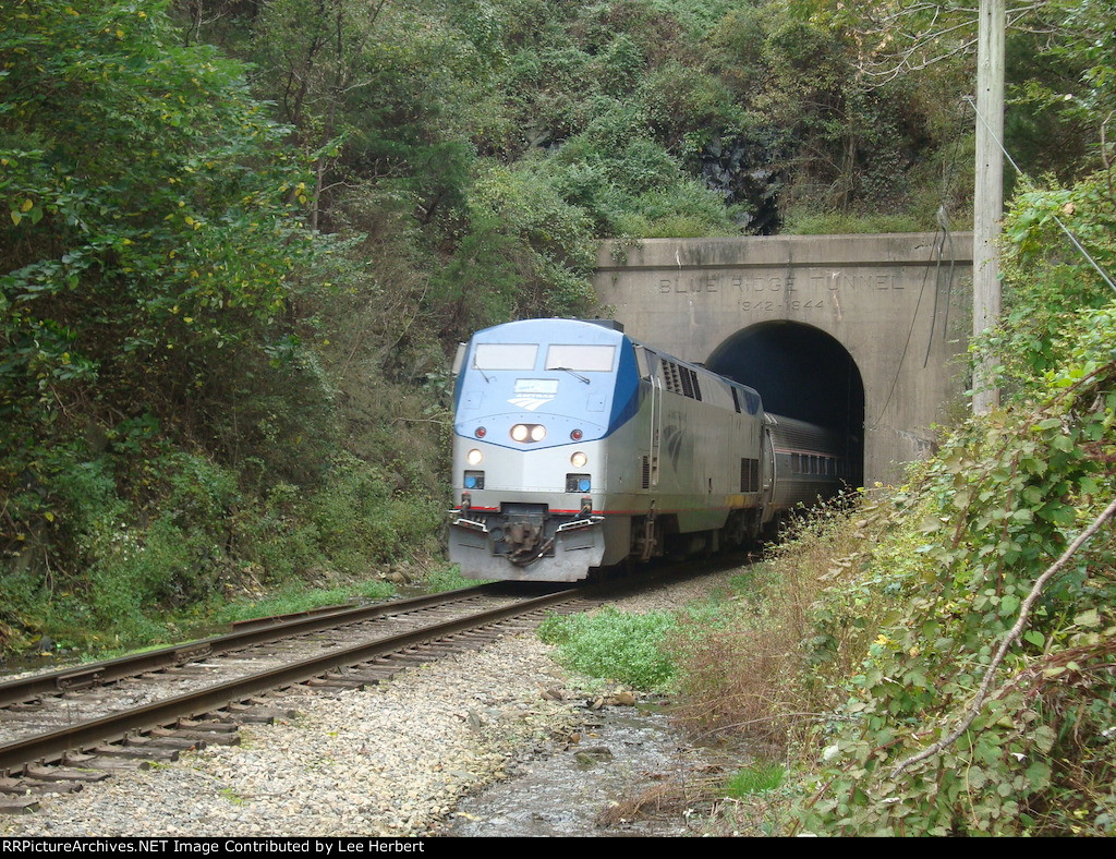 AMTK 62 at the Blue Ridge Tunnel